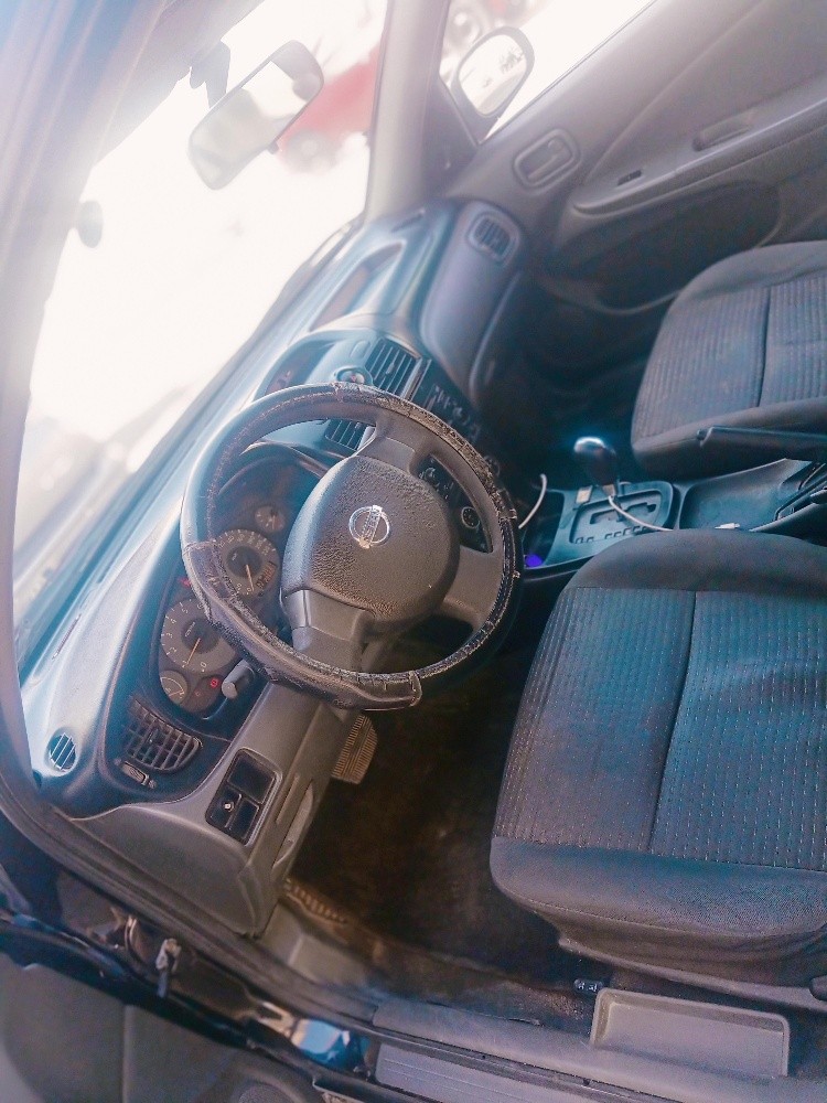 Nissan sunny - 2