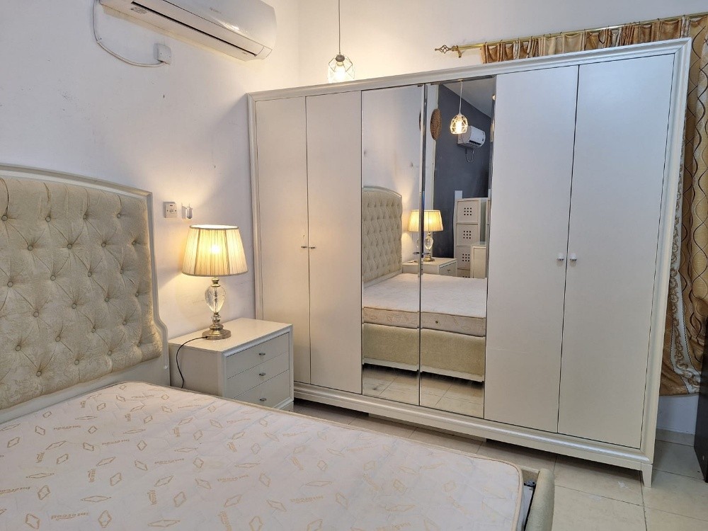 King size bedroom set for sale. - 3