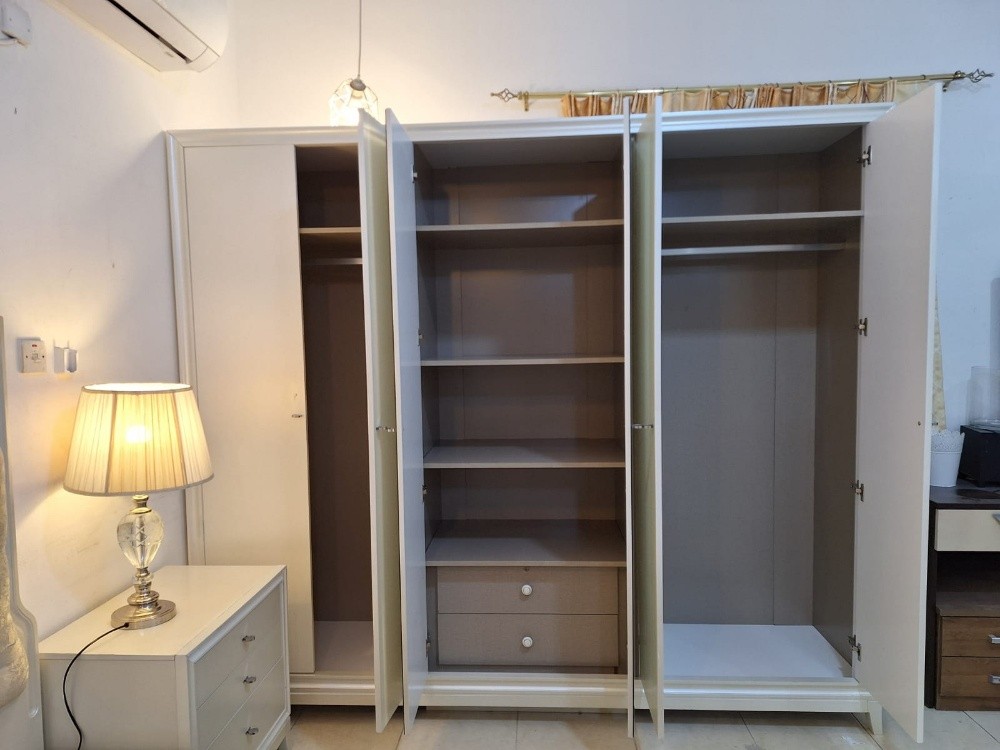 King size bedroom set for sale. - 4