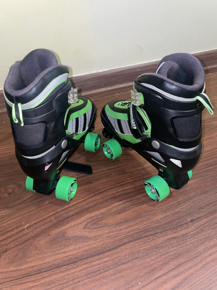 roller skaters with 2 and 4 wheel - 3