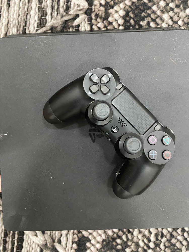 PlayStation 4 - 1
