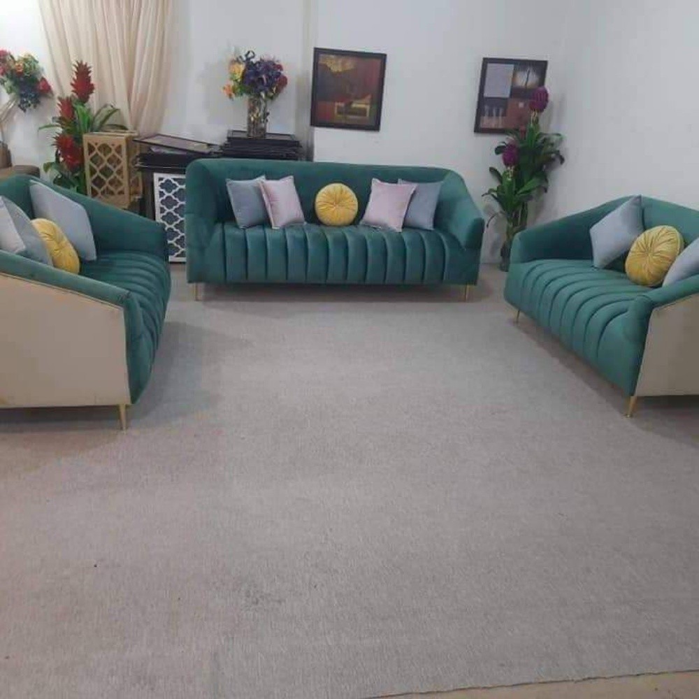 أريكة وستائر - 1