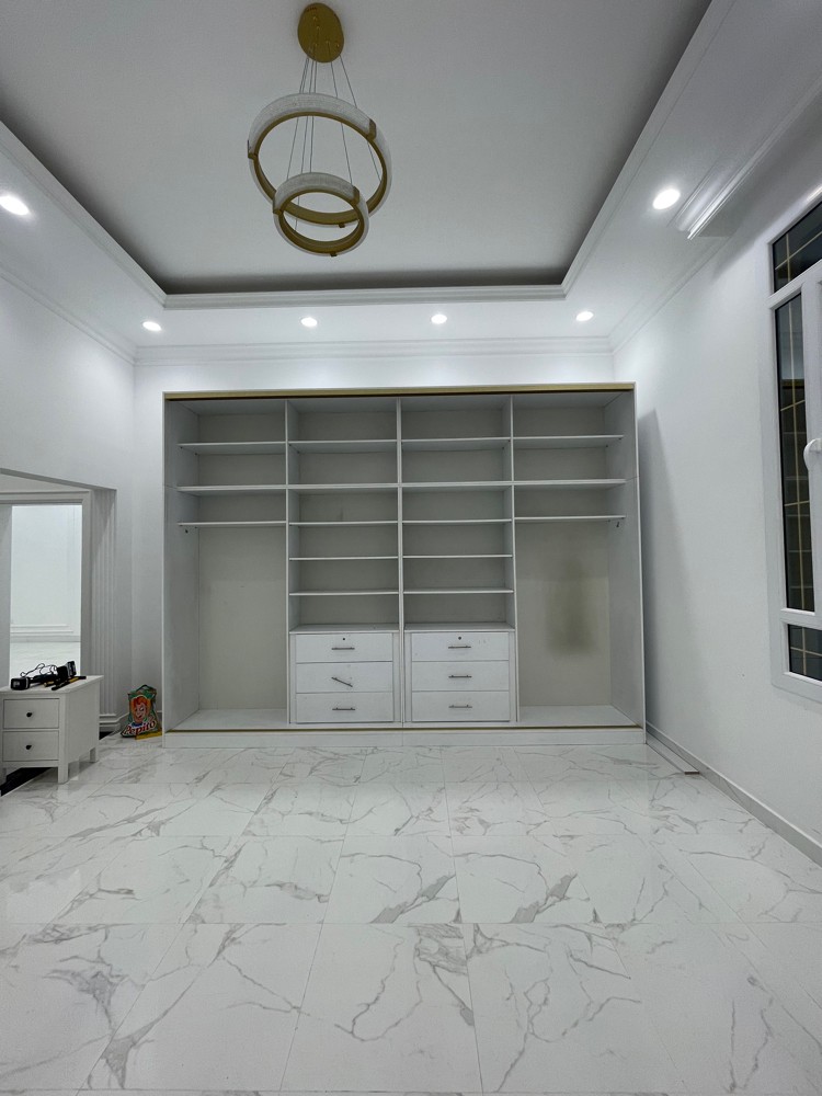 نجار ايكيا  - 1