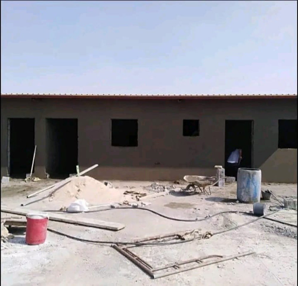 نقوم ببناء المجالس والملاحق - 5