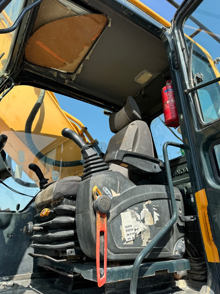 Hyundai excavator - 7