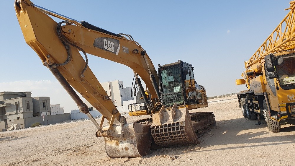 Excavator for rent 2015 model - 1