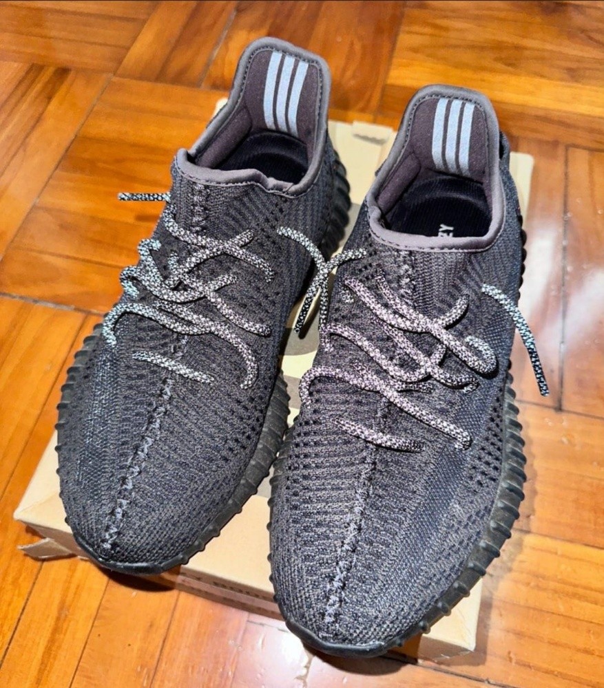 adidas yezzy orignal shose - 1