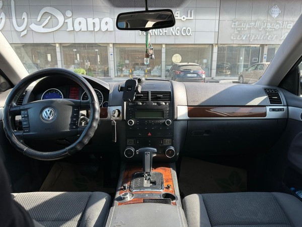2010 Model Car in Mint Condition - 3