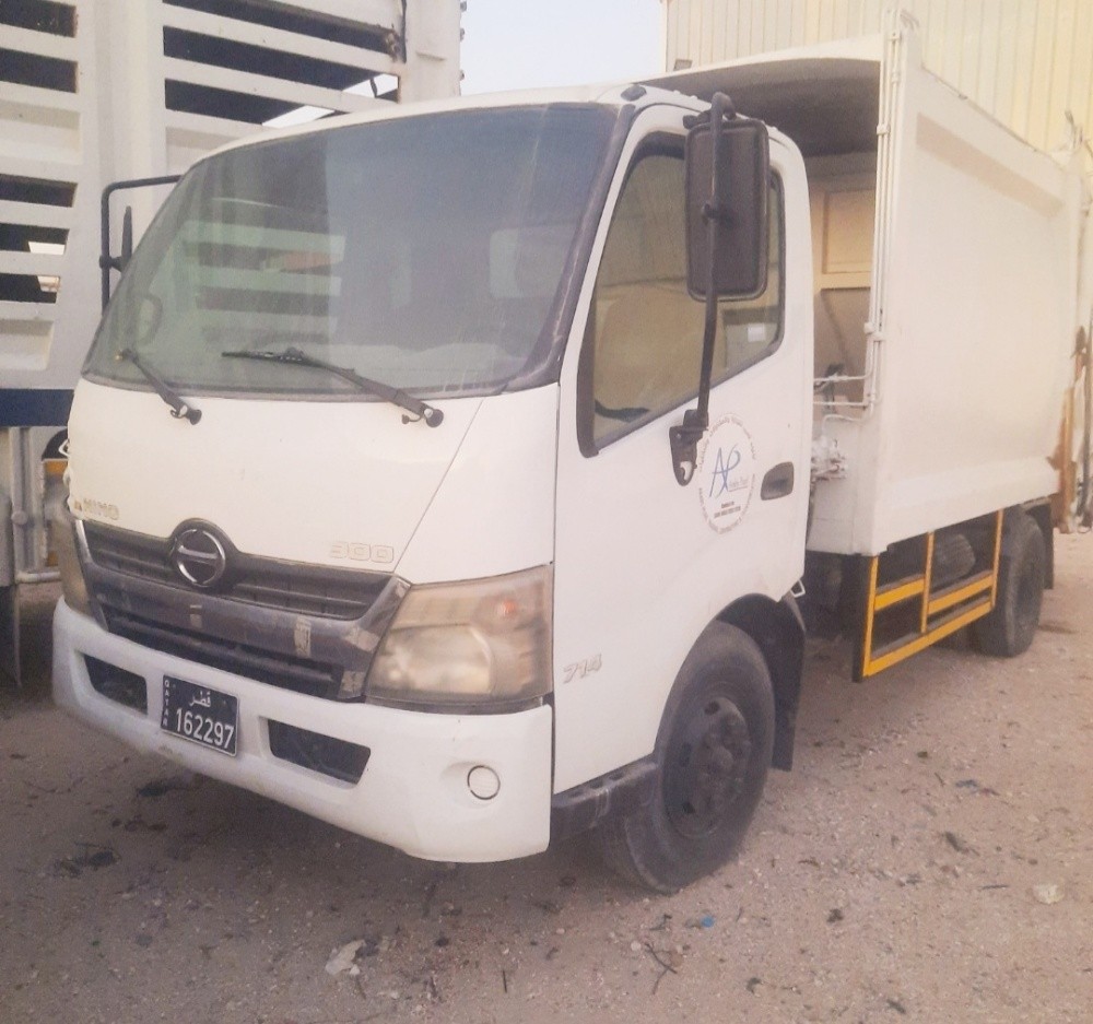 4 Hino300 7cbm compactor forsale - 1