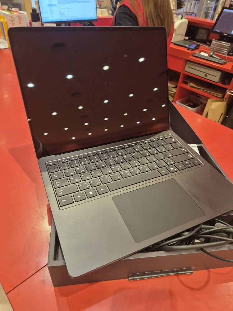 NEW Microsoft Surface Laptop 13in - 2