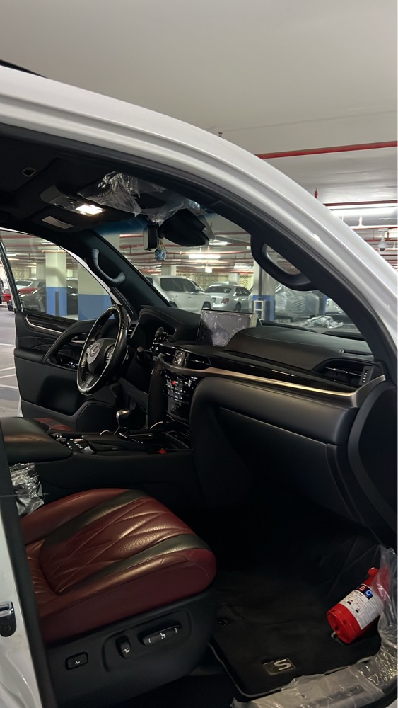 2019 LEXUS LX570  - 6