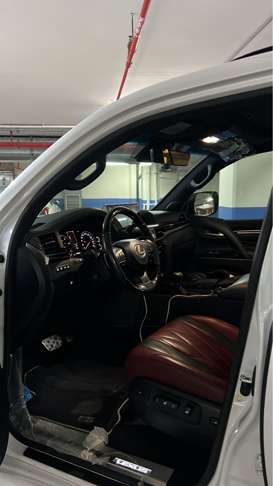 2019 LEXUS LX570  - 5