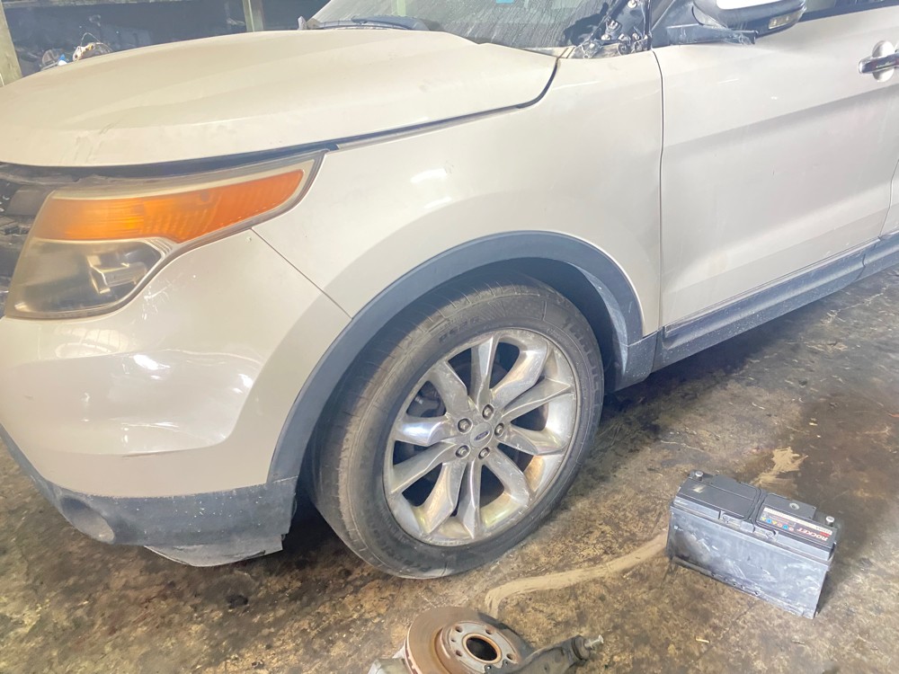 ford explorer 2014 scrap parts - 4