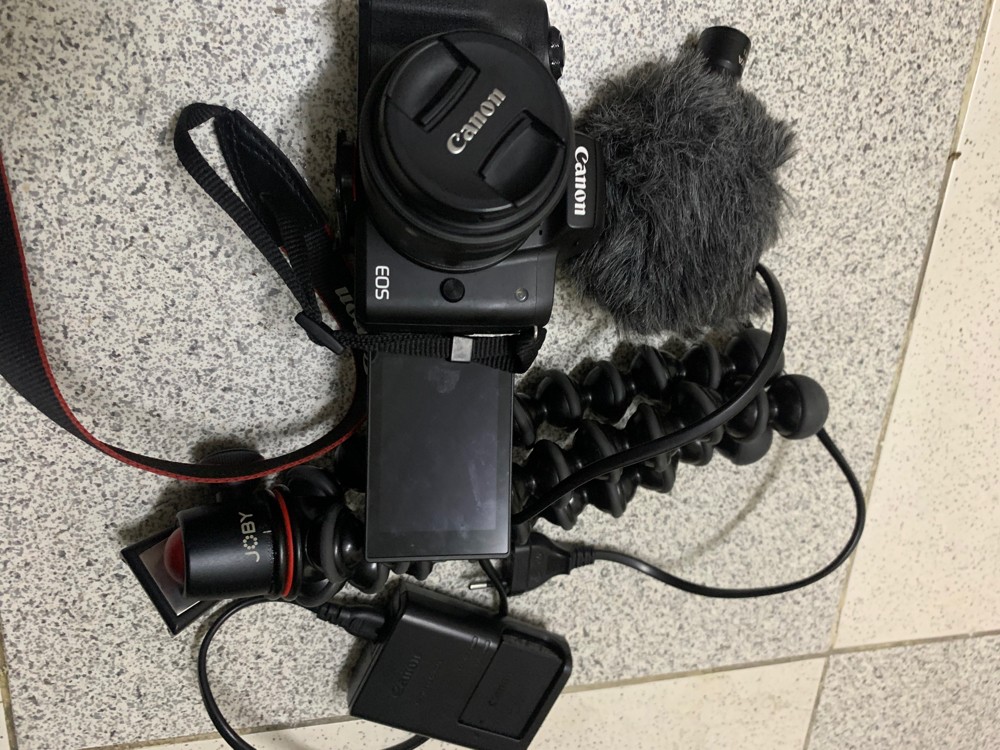 Canon M50 - 2