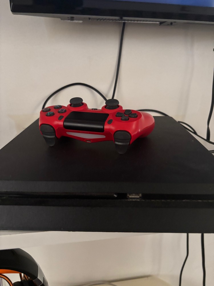 PS4 slim very good condition  - 2