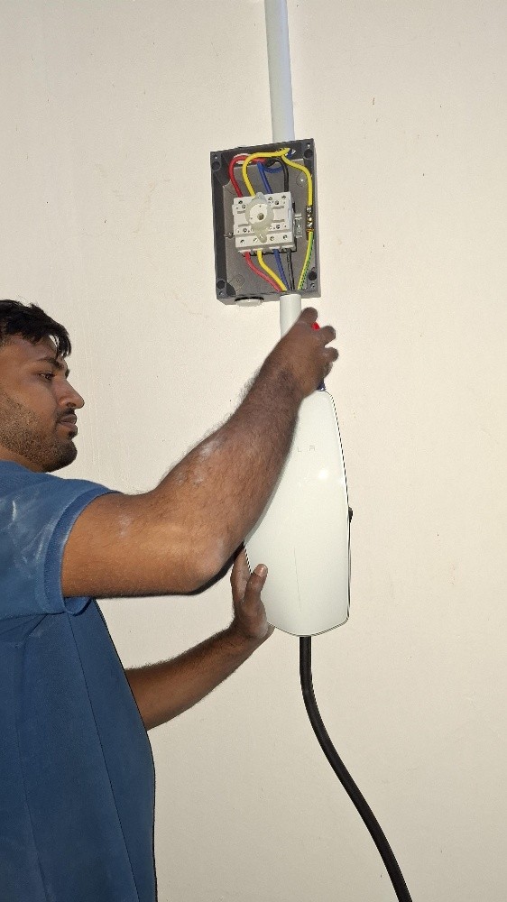 electric car charger technician - 5
