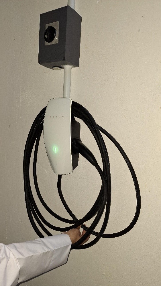 electric car charger technician - 1