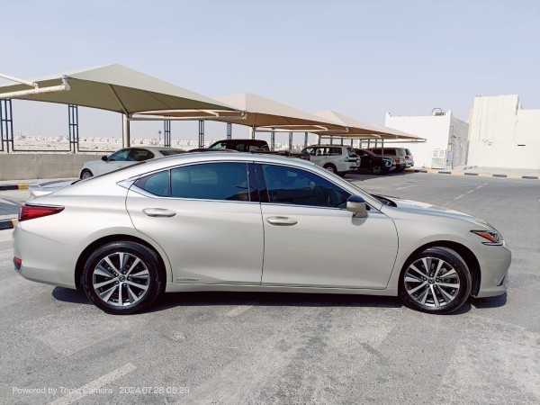 LEXUS ES300H - 9