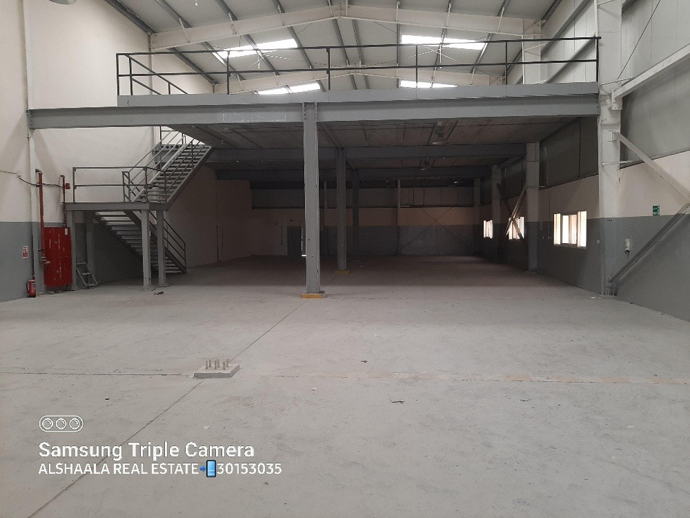 W/shop or store in  industrial ar - 3