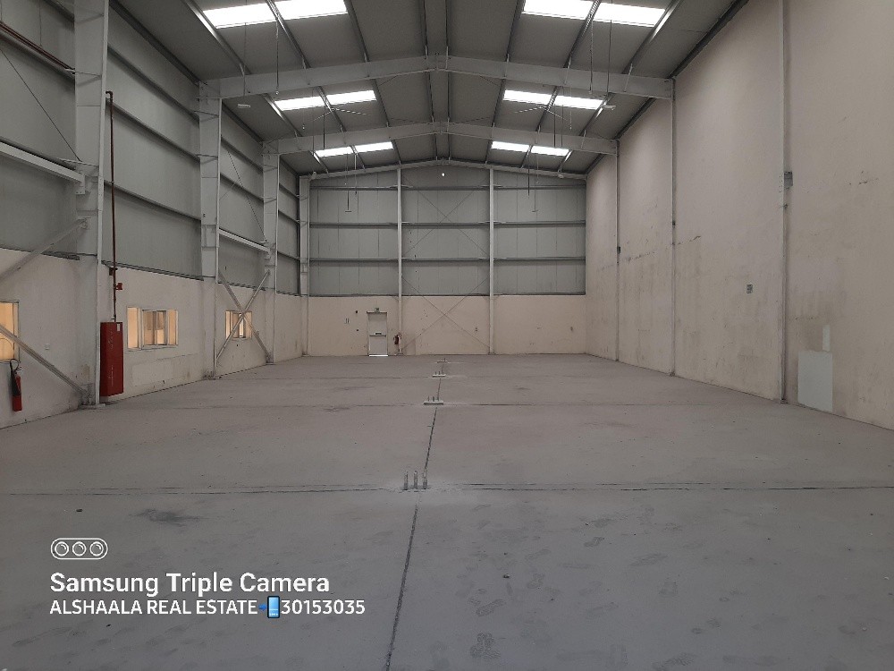 W/shop or store in  industrial ar - 1