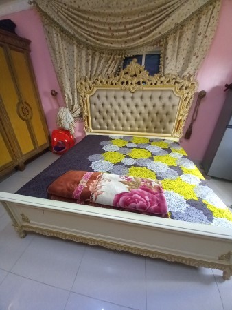 BED ,MATTRESS AND STABLE - 13