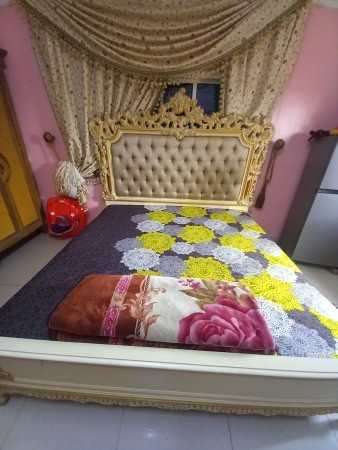 BED ,MATTRESS AND STABLE - 14