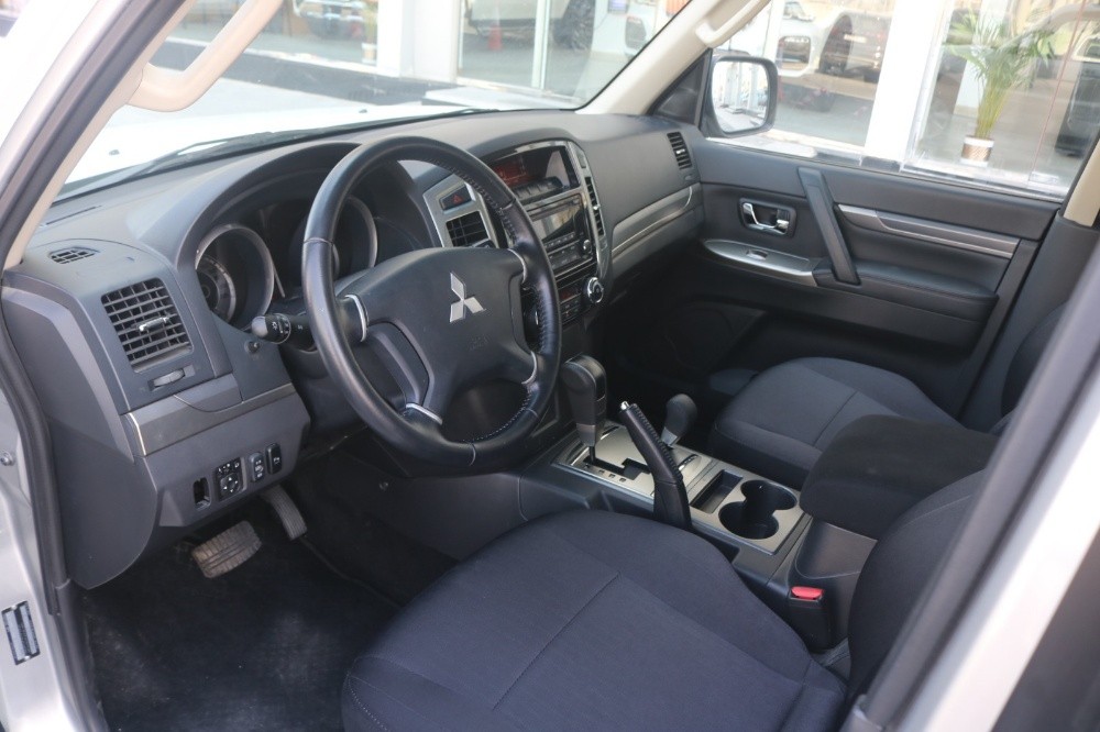 Mitsubishi Pajero - 2