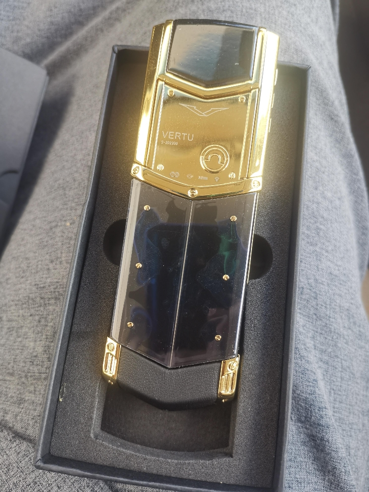 Nokia e52 new with box - 14