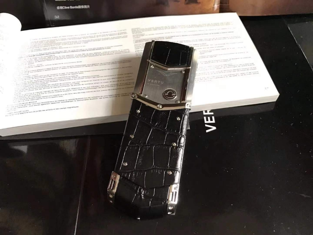 Nokia e52 new with box - 11