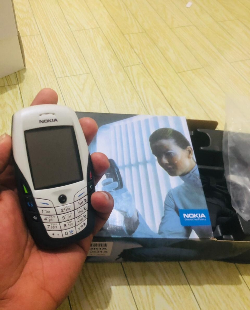 Nokia e52 new with box - 7