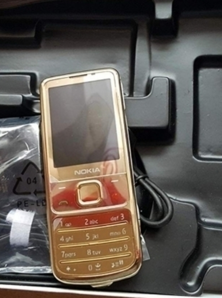 Nokia e52 arabic box - 12