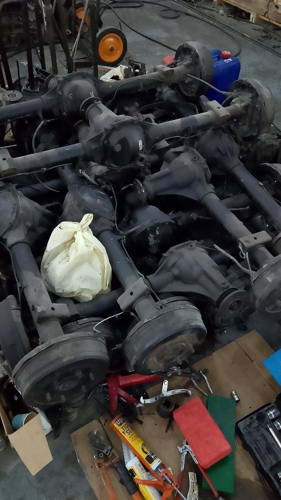 deffirential Nissan urvan - 4