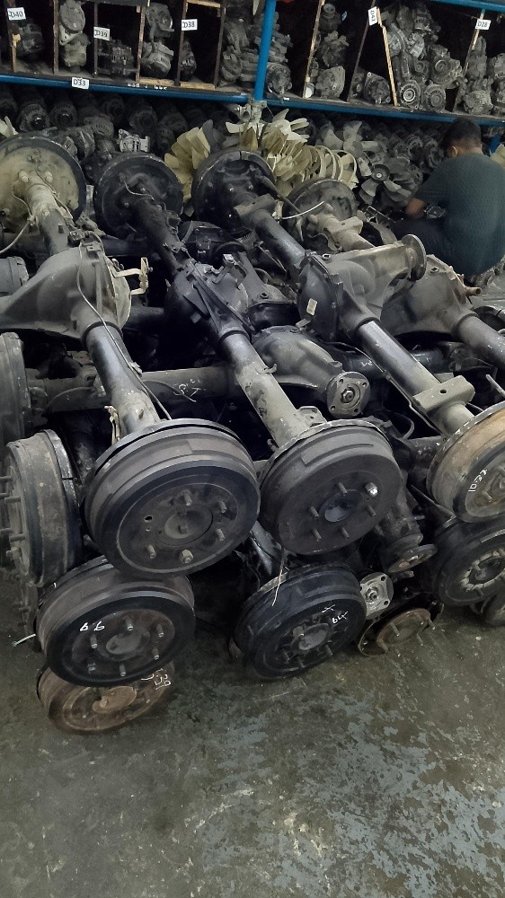 deffirential Nissan urvan - 3
