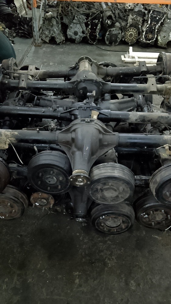 deffirential Nissan urvan - 1