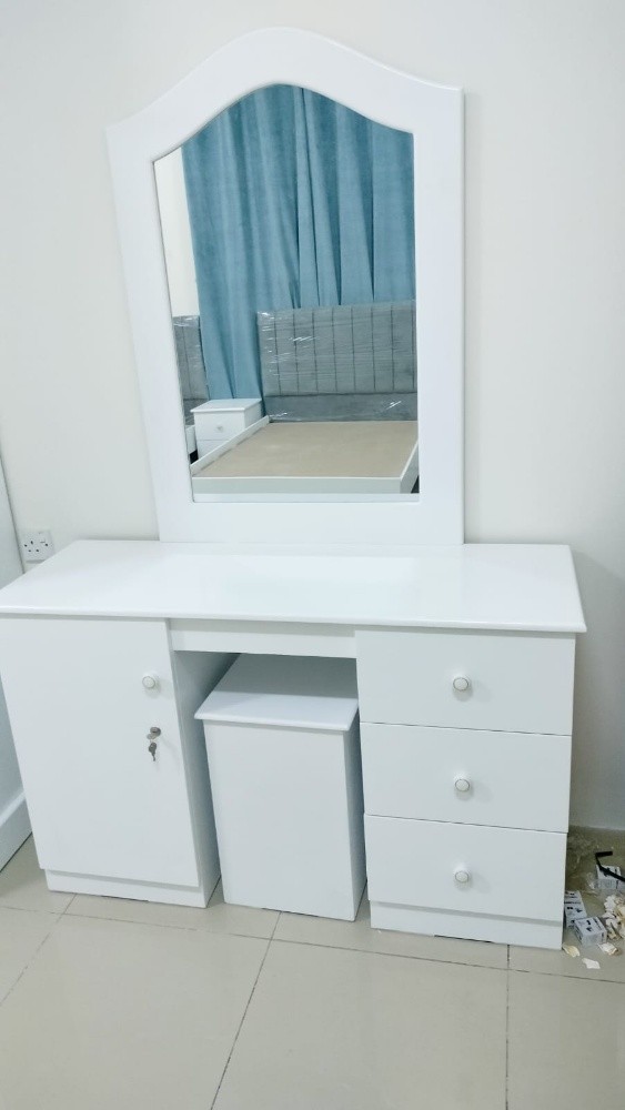 طاولة الزينة - 2