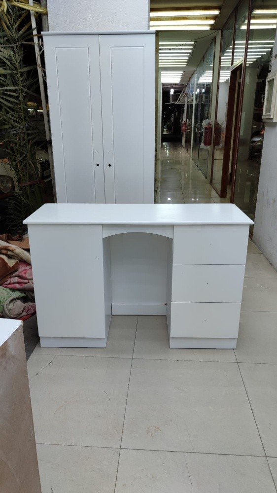 طاولة الزينة - 13