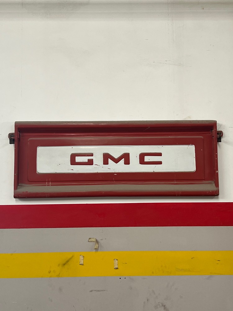 6 GMC doors and one door for FORD - 1