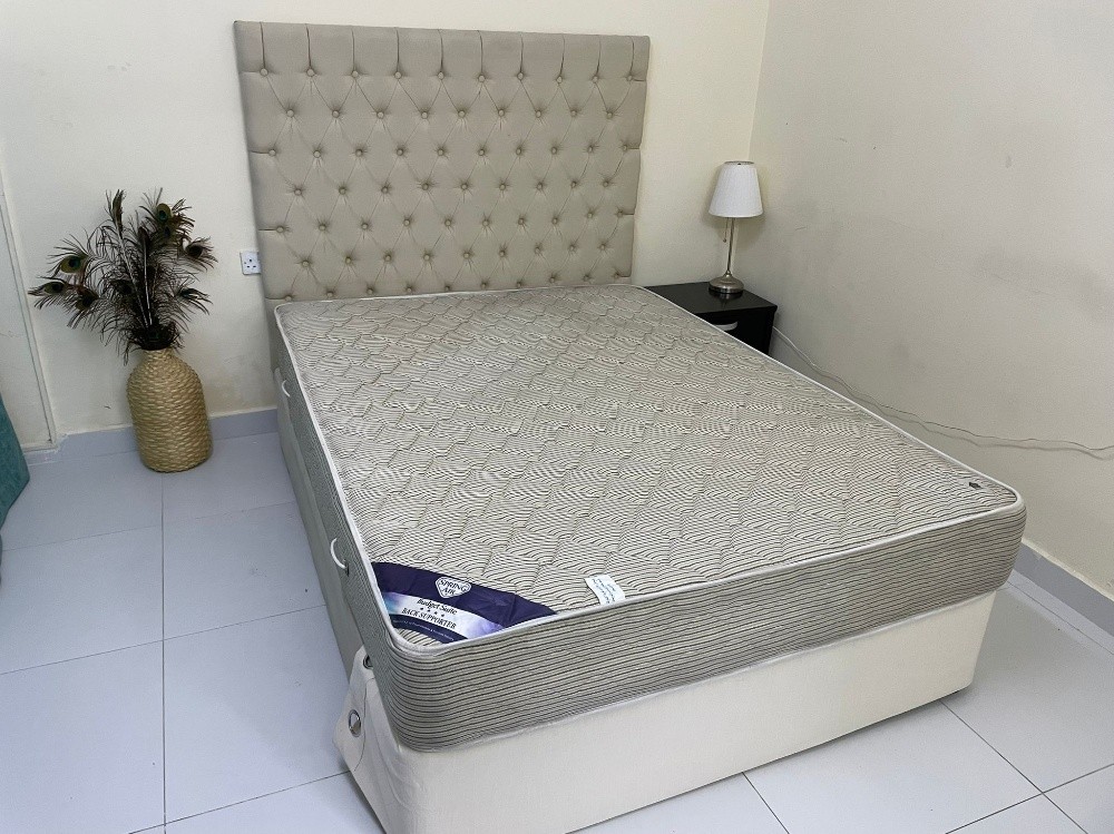 King saiz bad mattress dalyvary - 4