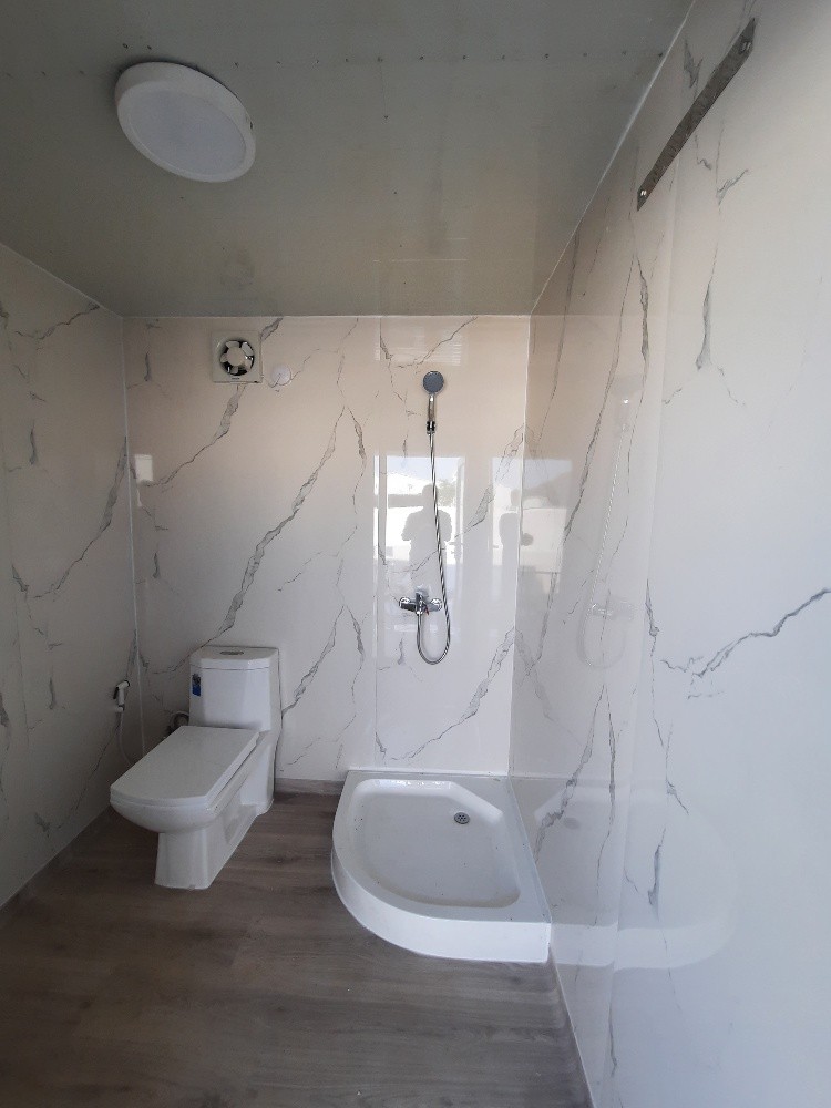 Bathroom with wheels - 4