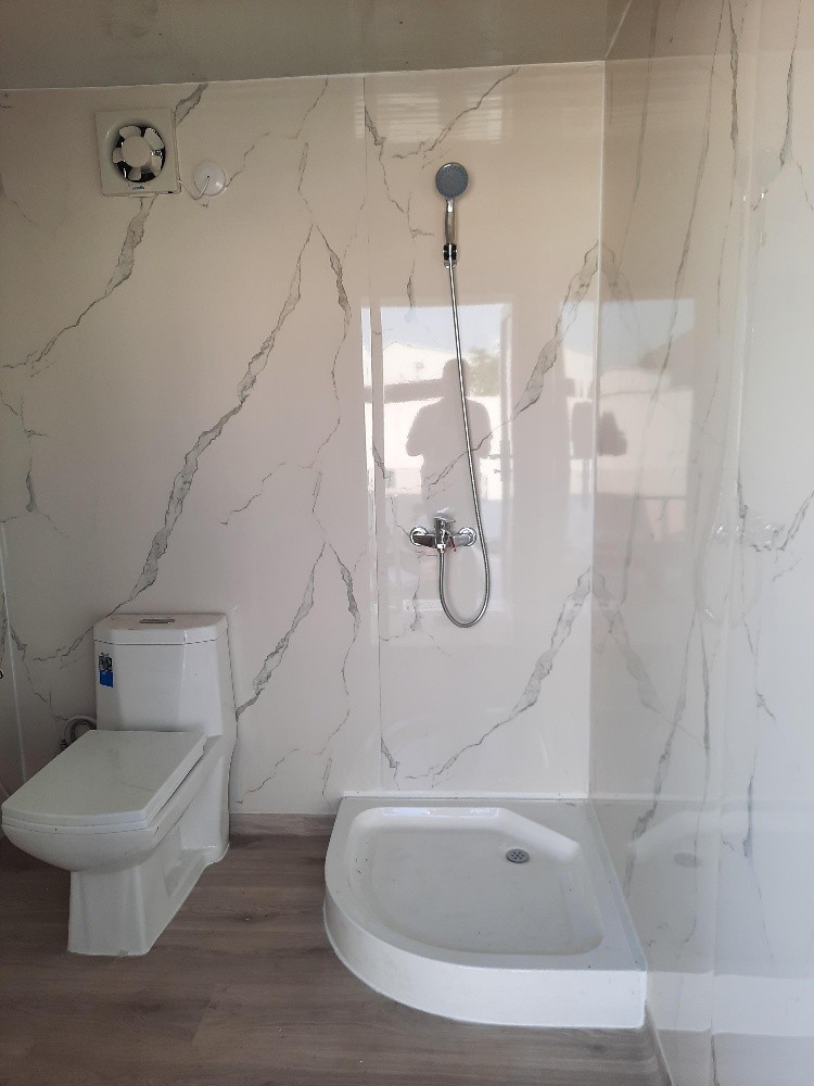 Bathroom with wheels - 3