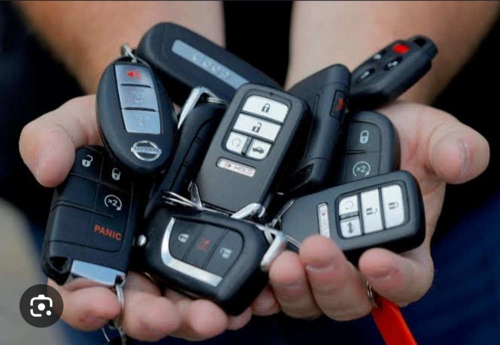 CAR KEY PROGRAMING SERVICE - 1