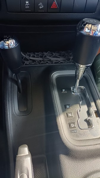 Very clean jeep driven by a lady - 5