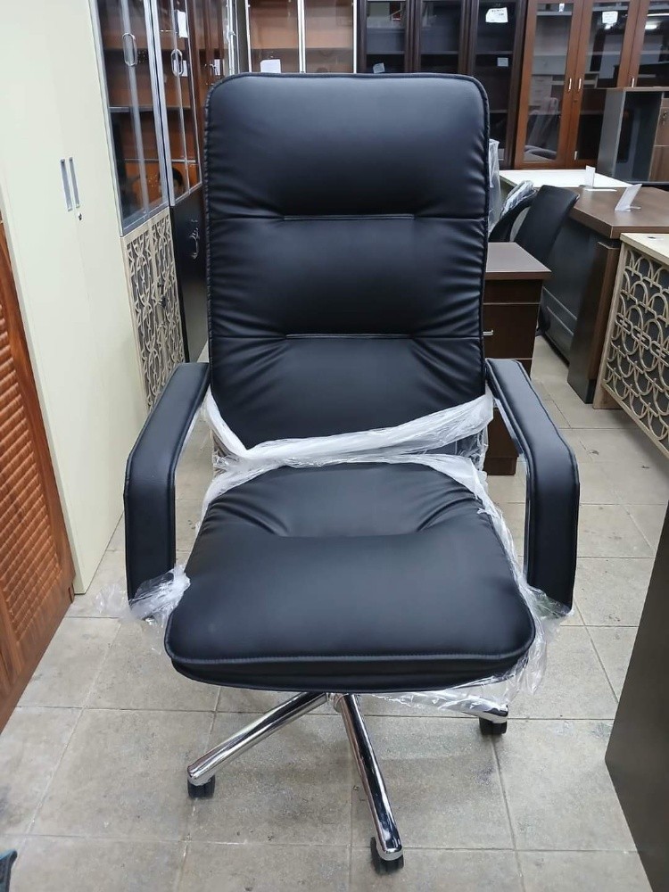 Boss chairs (brand new) - 2