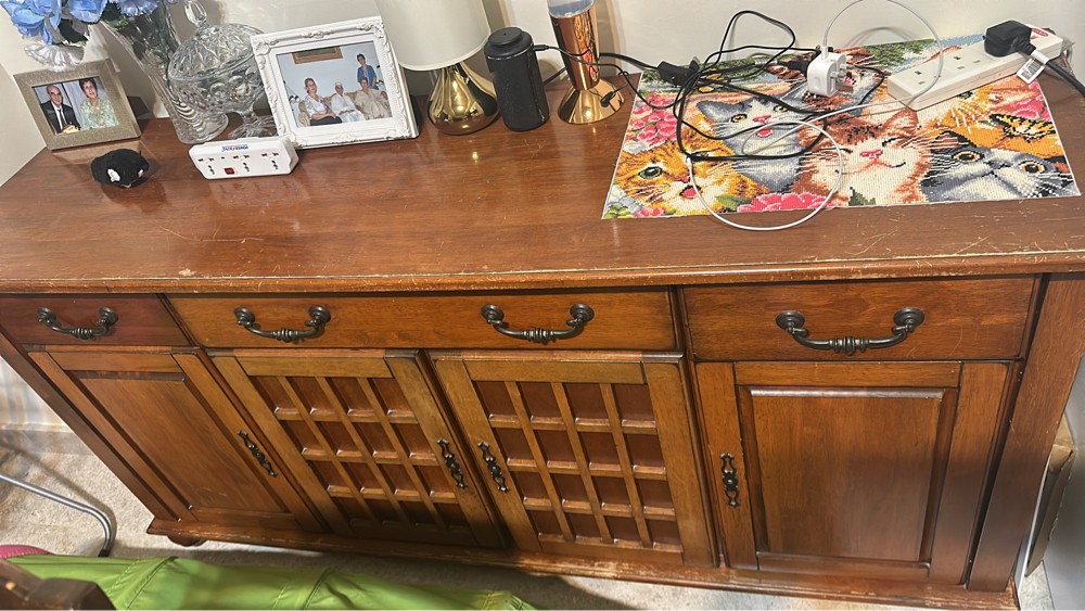 table with 4 chairs  - 2