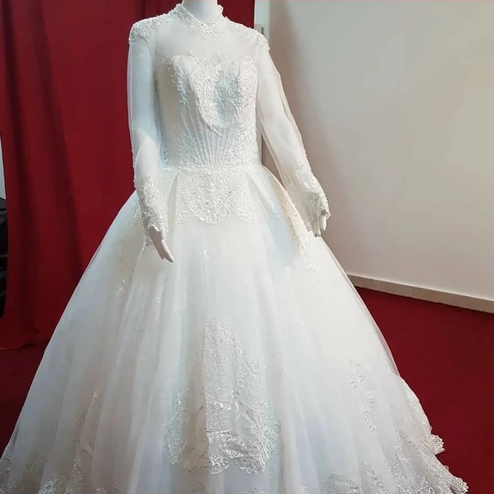 Brand new wedding dress for rent - 1