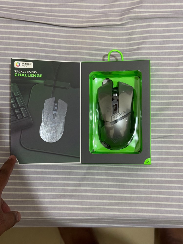 Brand new Vertux gaming mouse - 2