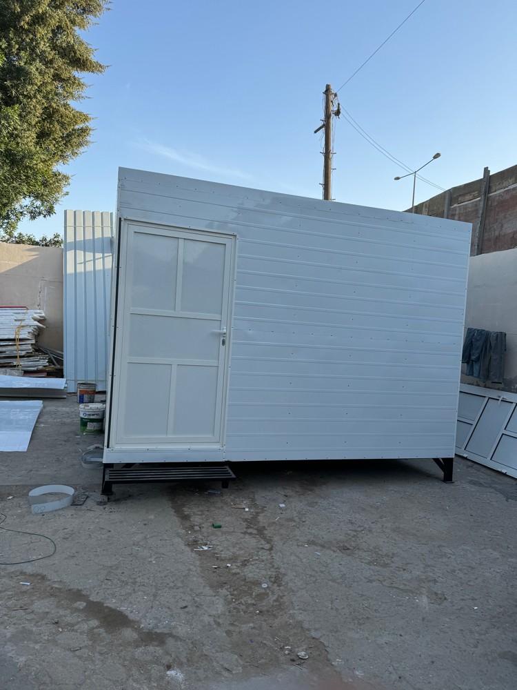 cabin toilet kitchen available - 2