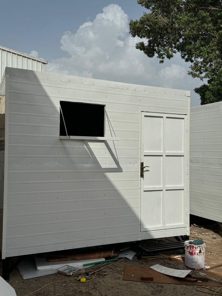 cabin toilet kitchen available - 2