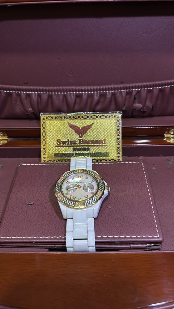 unique watch with diamonds - 3