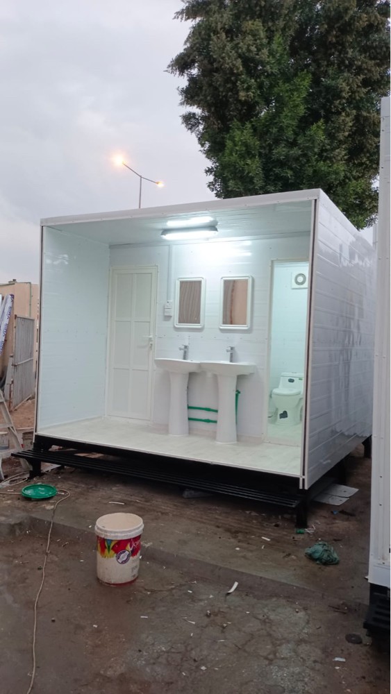 cabin toilet kitchen available - 2